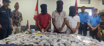६१ लाखको सुनचाँदीका गहना चोर्ने तीन जना पक्राउ, प्रहरीलाई पुरस्कार